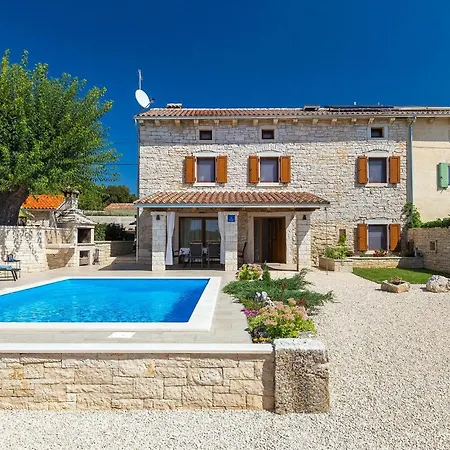 Masi Holiday home *